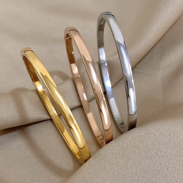 Bracelet Manchette Chic – Élégance intemporelle en Or, Argent ou Or Rose. Un bijou tendance pour toutes les occasions. Acier inoxydable résistant & hypoallergénique
